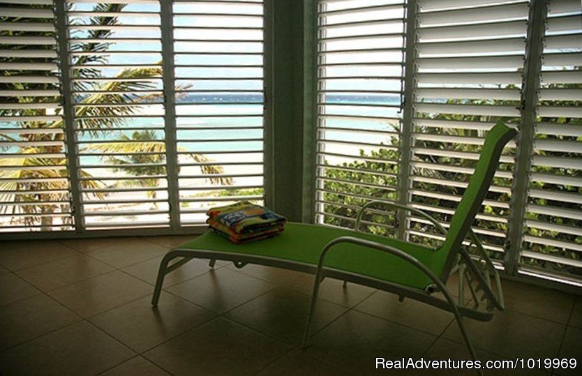 Lauai | Cayman Breeze Luxury Beachfront Condo at Rum Point | Image #6/20 | 