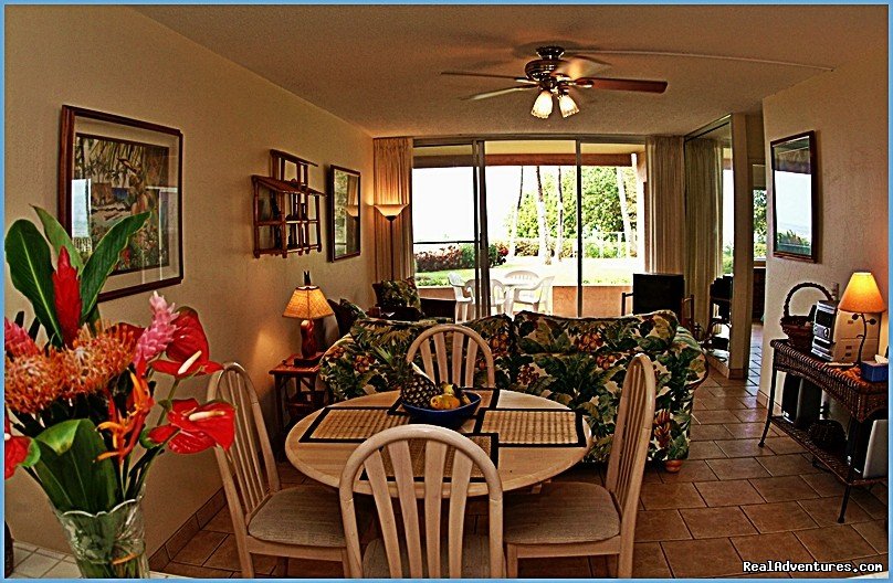 Condo Master Bedroom | Ocean Breeze Hideaway--maui Oceanfront Condo | Image #2/5 | 