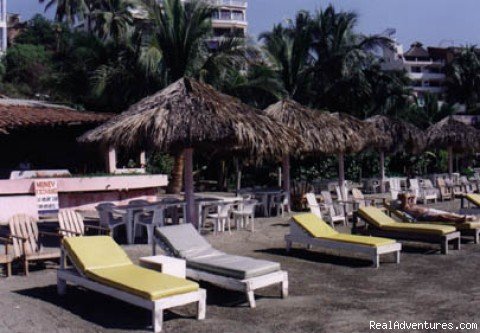 beach5.jpg | Casa Leigh Y Loros, Zihuatanejo Mexico | Image #2/9 | 