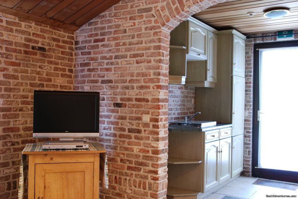 Oak Kitchenette Green Cottage | Vanhercke medieval Bed and Breakfast near Gent | Image #5/11 | 