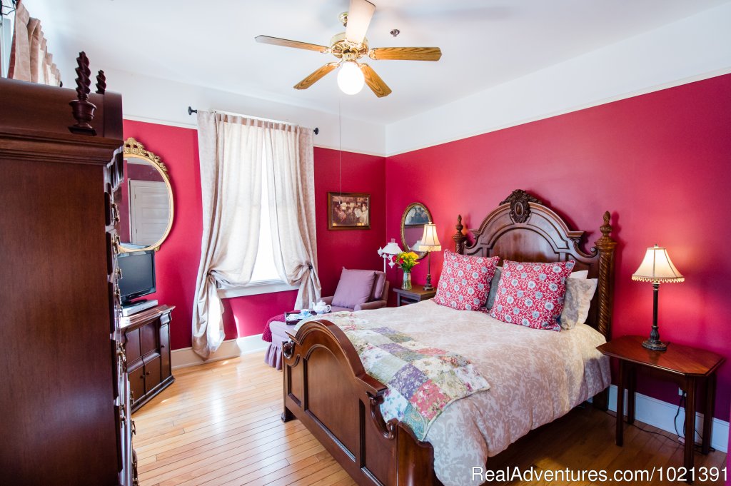 Room 2 - Alden | Hoyt House Bed and Breakfast | Image #3/16 | 