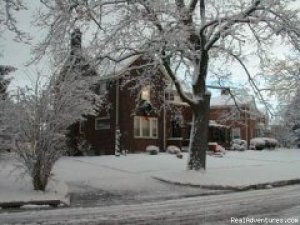 The Red Brick House | Warren, Ohio | Bed & Breakfasts