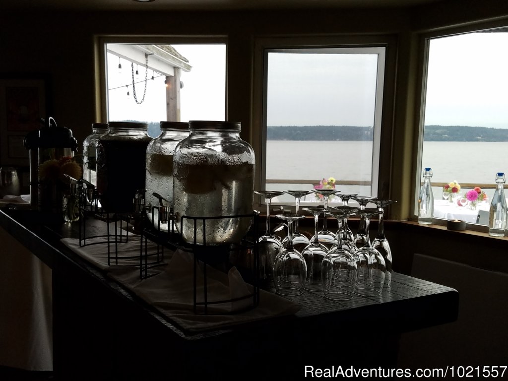 Upstairs bar | Camano Island Waterfront Inn | Image #19/25 | 