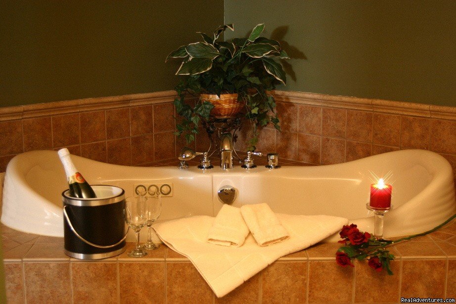 Sauna Suite Jacuzzi | Romantic Secluded Cabins--Donna's Premier Lodging | Image #7/19 | 