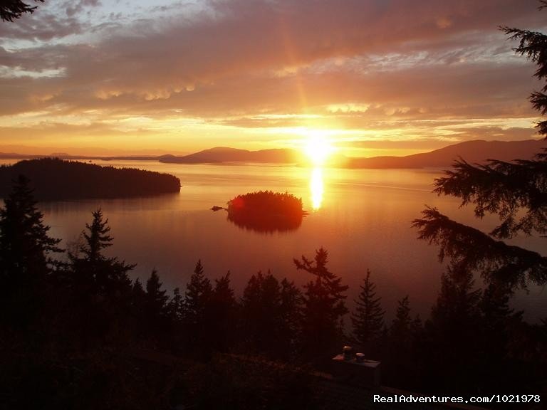 Chuckanut Bay Sunset | Chuckanut Crab Dinner Cruise From Bellingham | Image #3/3 | 