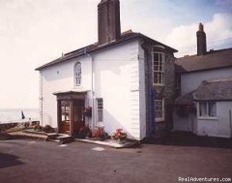 Hotel car park and entrance | Mount Royal Hotel | Image #3/3 | 