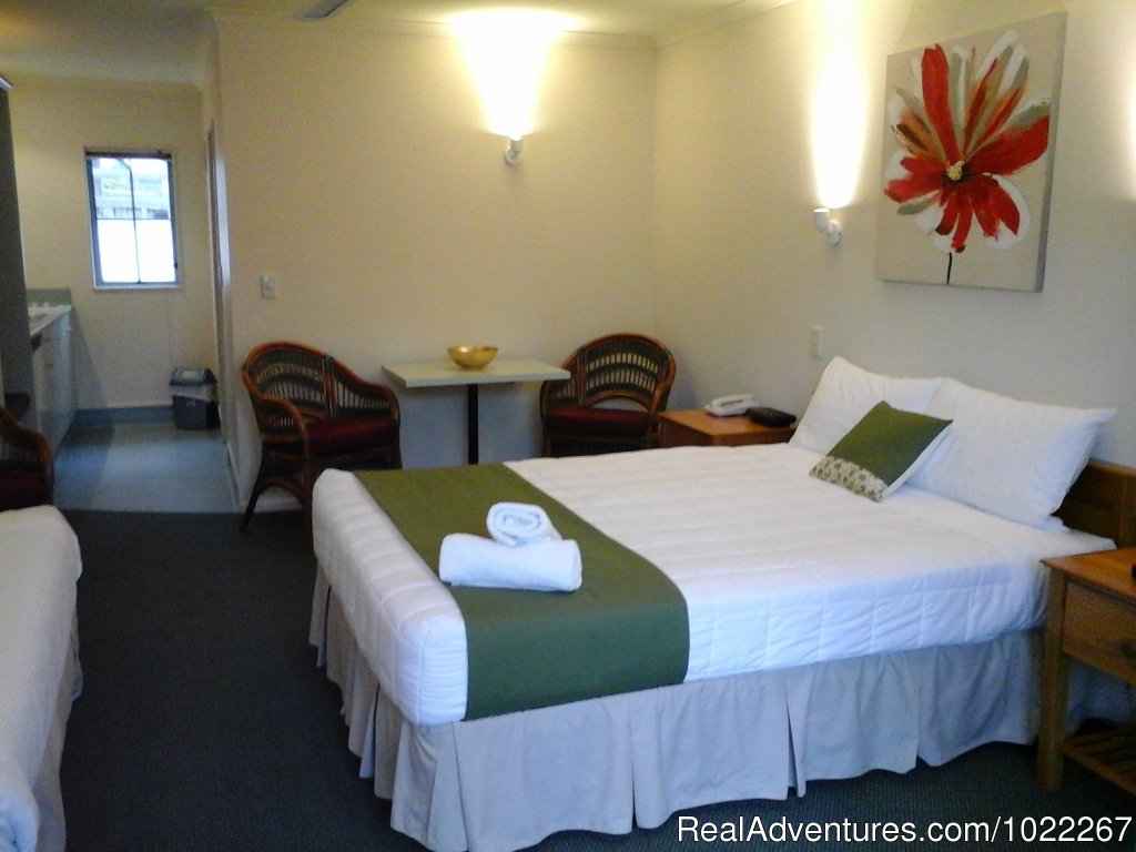 Guest Room | Colonial Lodge Motel | Image #5/5 | 