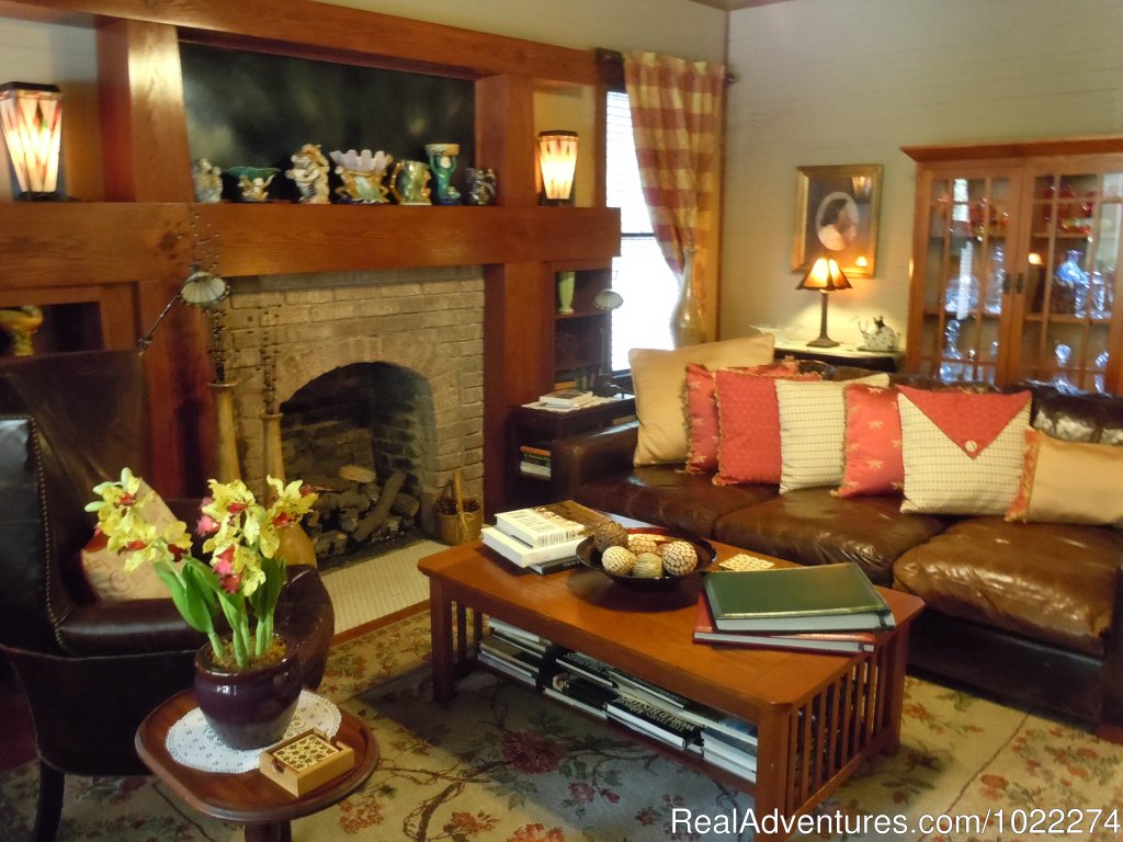 Parlor | Historic Inn & Romantic B & B - Grady House | Image #2/14 | 