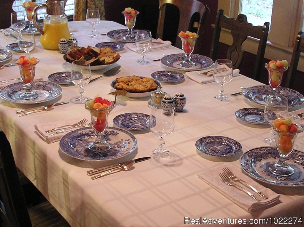 Breakfast | Historic Inn & Romantic B & B - Grady House | Image #4/14 | 