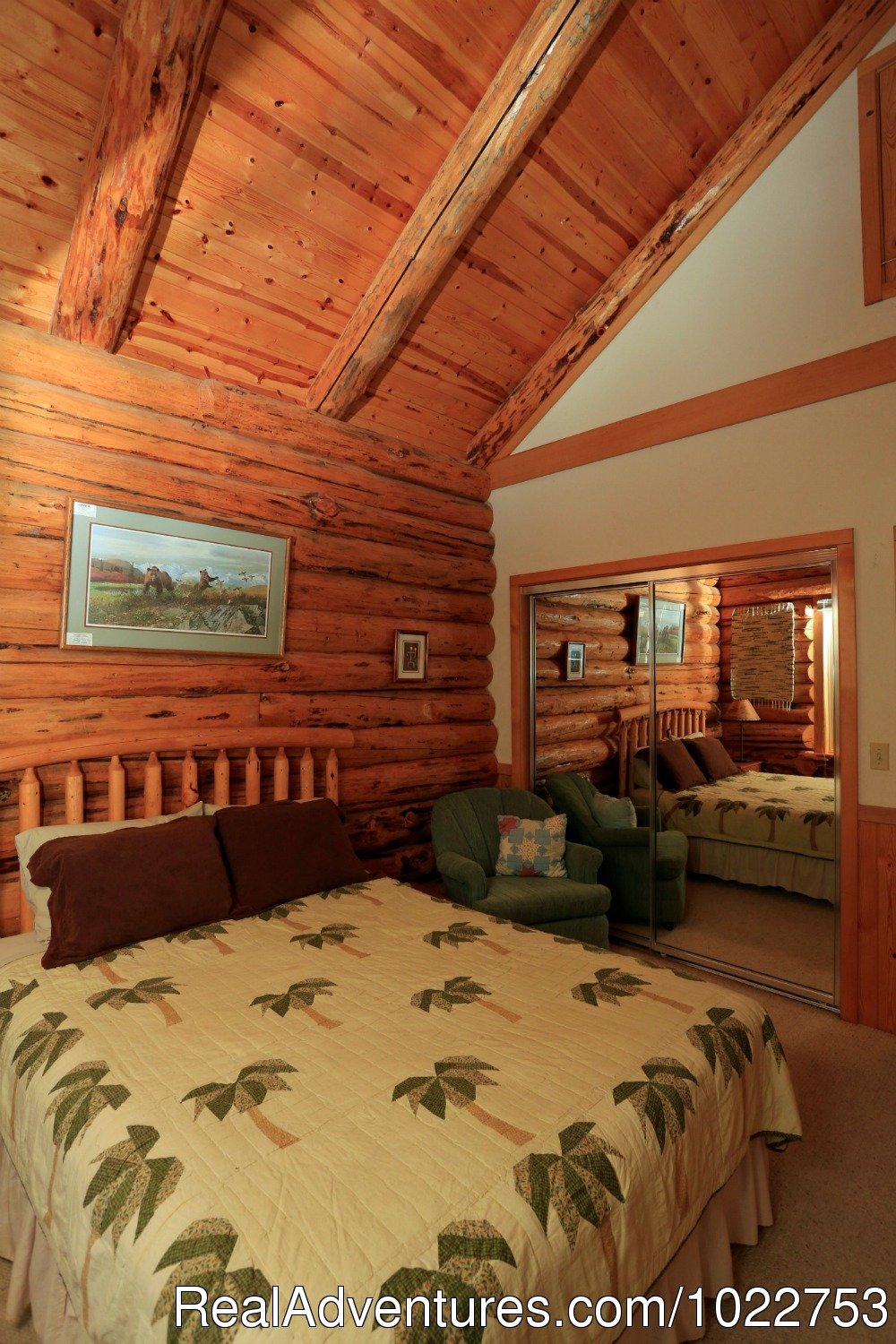 Maluhia Queen bedroom | DiamondStone Guest Lodges,  gems of Central Oregon | Image #5/16 | 