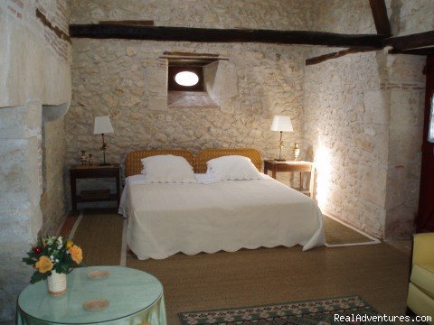 boulangerie king bed | Hotel L'enclos | Image #4/4 | 