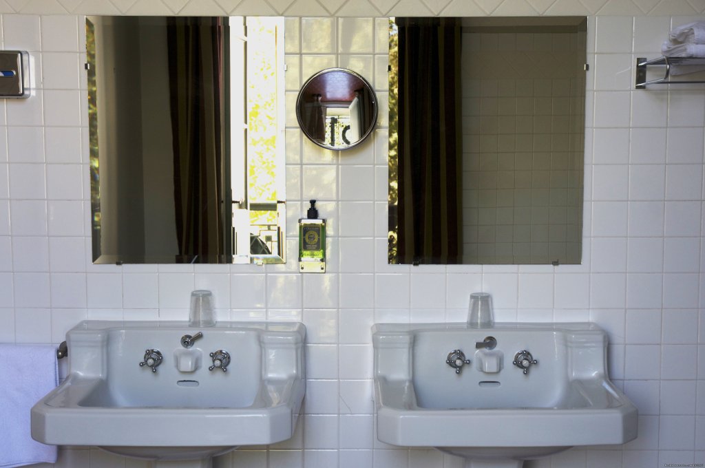 The bullfighter room s'bathroom | GRAND HOTEL NORD-PINUS a hotel with a soul | Image #12/24 | 