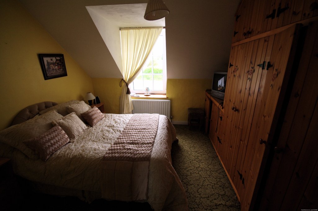 room 1 | The Old School House Ballinskelligs | Image #4/10 | 