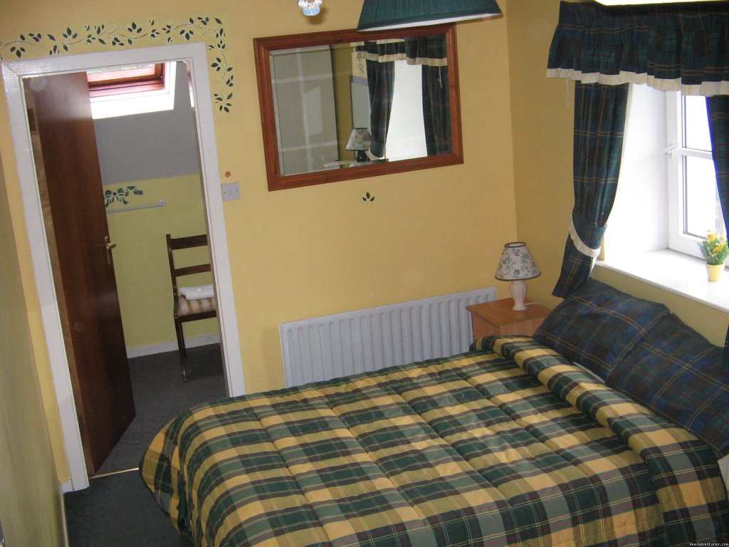 Room 5 | The Old School House Ballinskelligs | Image #8/10 | 