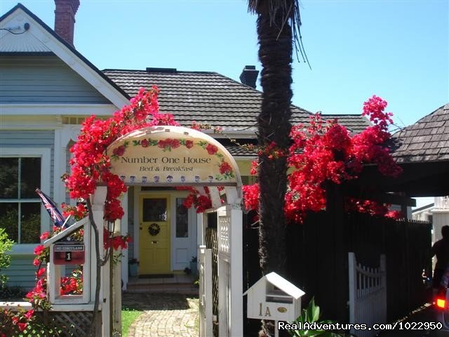 entry No 1 House | Auckland Number One  House Homestay | Image #14/24 | 