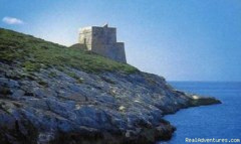 The ancient guard tower at Xlendi Bay