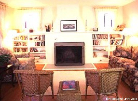 Eagen House Living Room | Alaska's Historic Fairbanks Exploration Inn | Image #3/3 | 