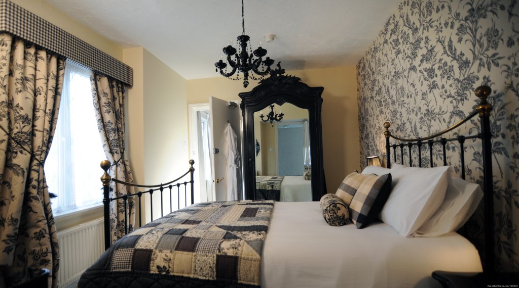 Bourton Room | WindrushHouse: treat yourself stay at Award Winner | Image #5/8 | 