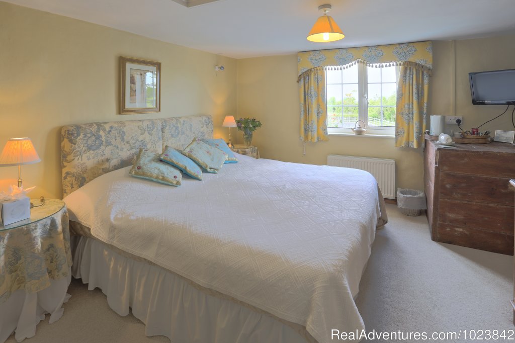 Bowers Hill Farm B&B - rural Cotswolds getaway | Image #6/20 | 