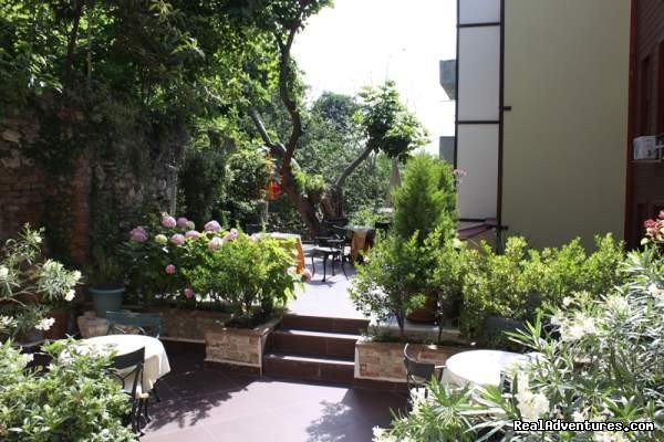 Hotel Garden | Hotel Tashkonak Istanbul | Image #5/19 | 