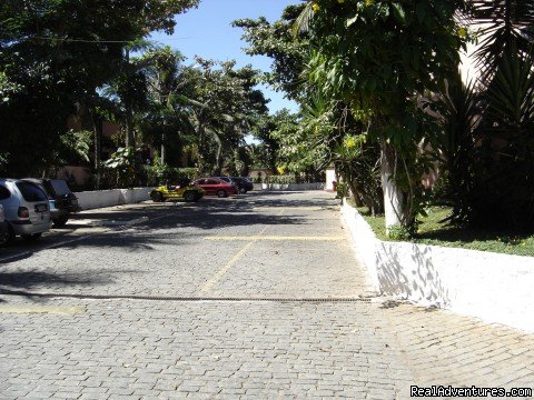 Parking area inside the condominium | Buzios Internacional Apart Hotel | Image #10/17 | 