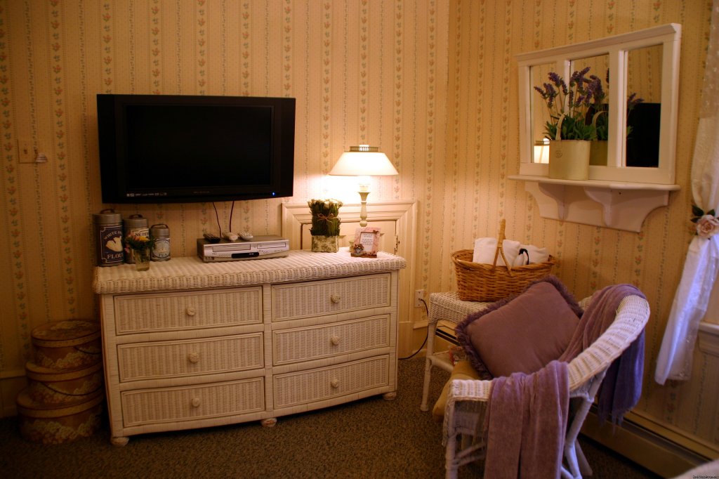 Room 3 | Carisbrooke Inn Bed & Breakfast | Image #7/13 | 