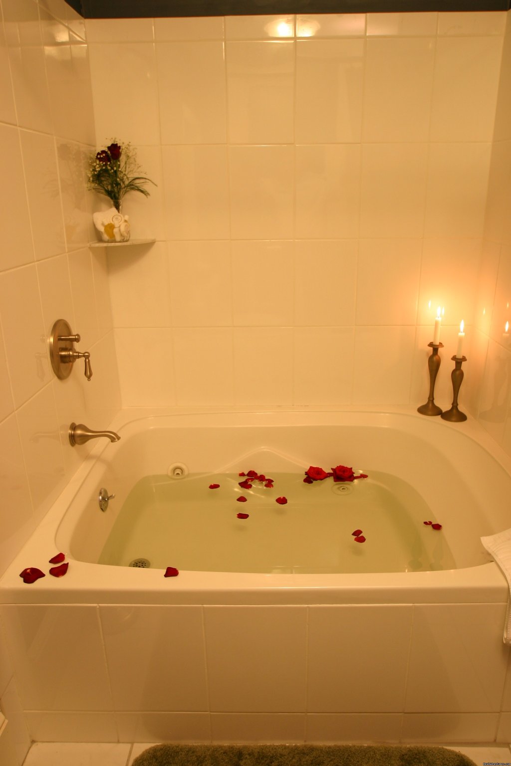 Room 2 Spa Bath | Carisbrooke Inn Bed & Breakfast | Image #8/13 | 