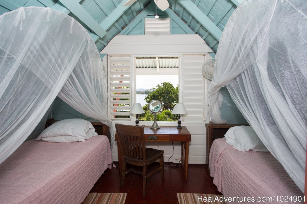 Tennis Court Bedroom | Llantrissant - A Negril Beachhouse | Image #16/26 | 