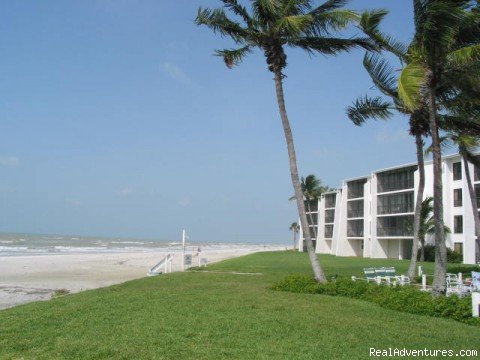 Beach scene on Sanibel | Enjoy Sea and Sand on Sanibel Island | Sanibel, Florida  | Articles | Image #1/6 | 