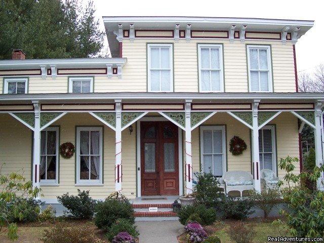 Arbor View House at Christmas | B&B Romantic Getaway near Greenport | Arbor View | Image #6/21 | 