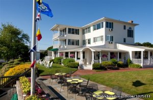 Romantic Waterfront B&B near Mystic and Casinos