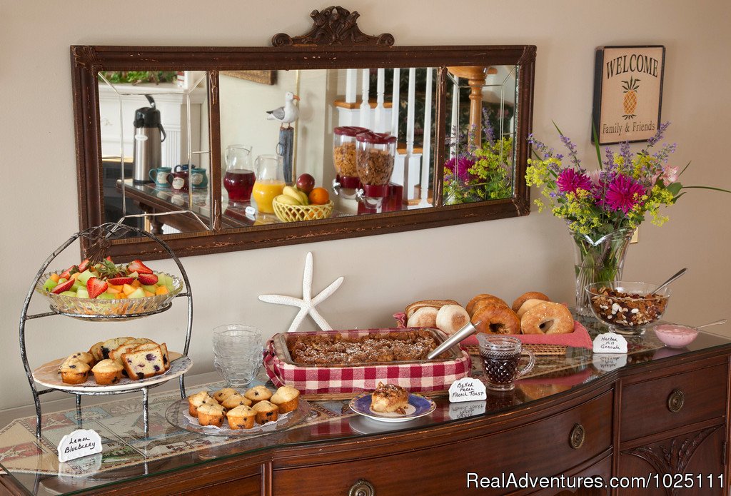 Morning Breakfast | Romantic Waterfront B&B near Mystic and Casinos | Image #13/26 | 