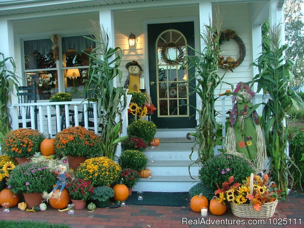 Fall at the Inn at Harbor Hill Marina | Romantic Waterfront B&B near Mystic and Casinos | Image #24/26 | 