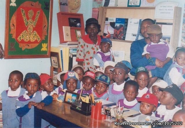 Mus'Art Gallery, Visiting Kids Pose with Director | Mus'Art Gallery: Grass-fields Arts Museum Cameroon | Image #22/24 | 