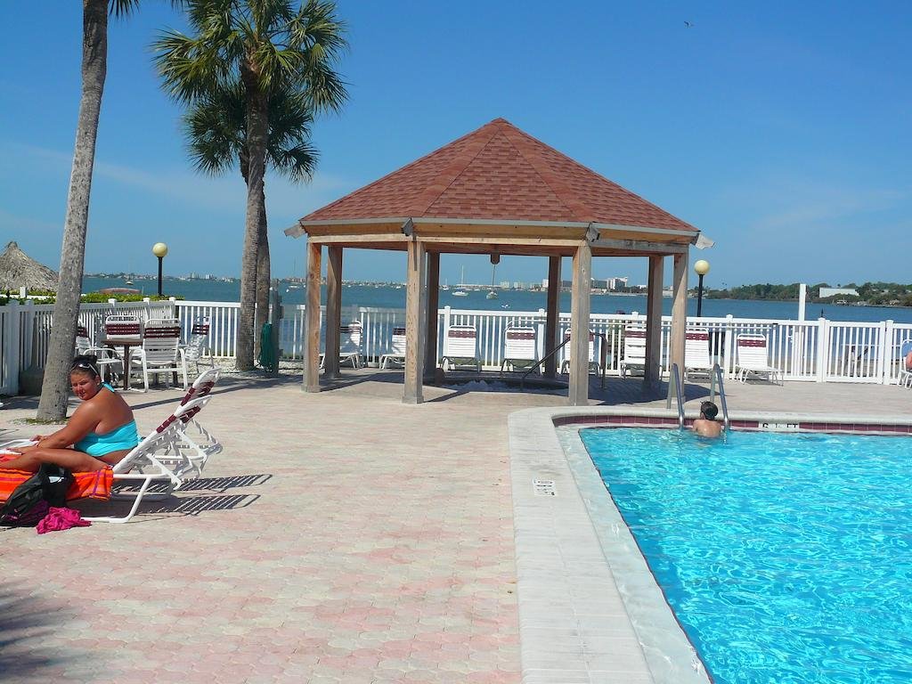 Bemuda Bay  $2200/month Thru Dec | Image #3/10 | 