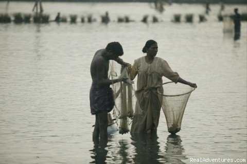 fishing couple | Kerala Bed and Breakfast on the Banks of Backwater | Image #2/2 | 