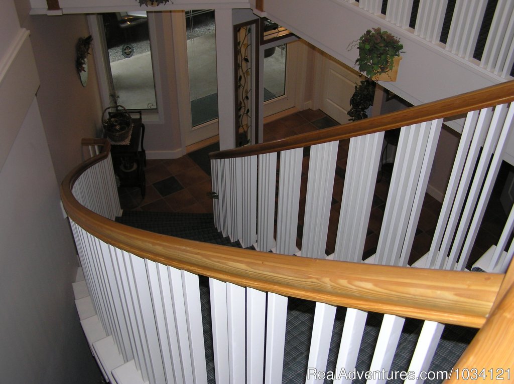 Elegant formal entry into the reception area. | Cedar Wood Lodge Bed & Breakfast Inn | Image #6/26 | 