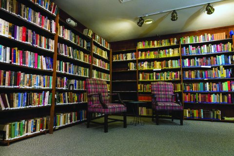 Maine Inn Library