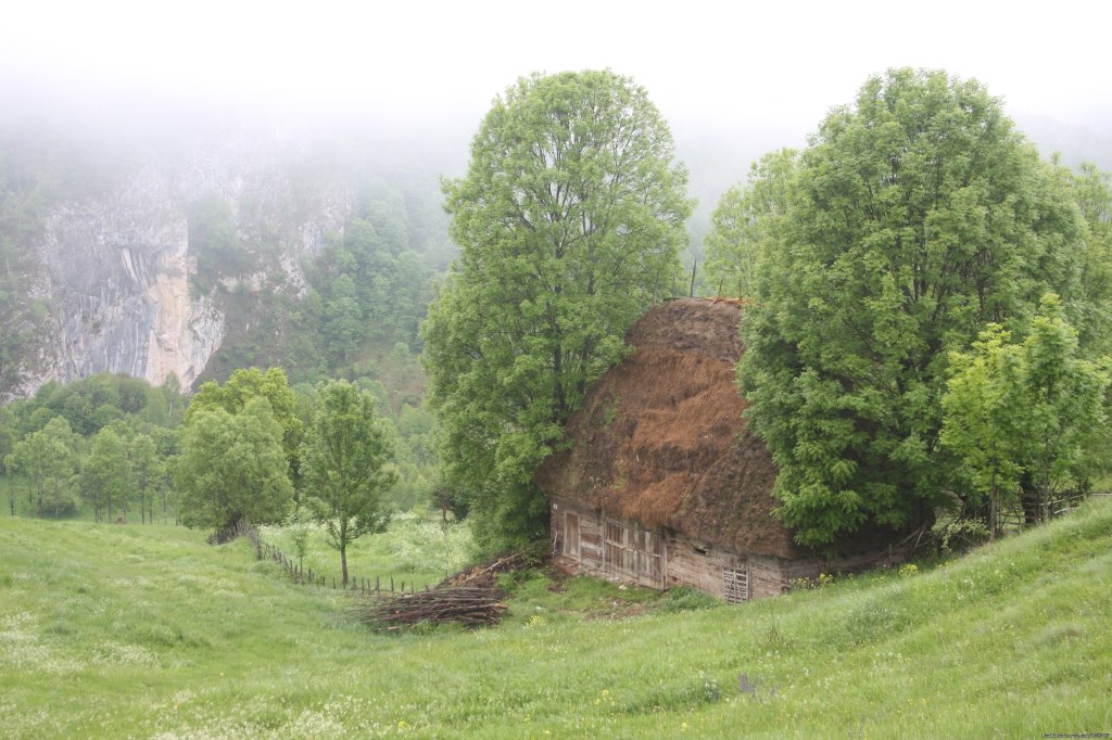 Traditional house in Salciua village | Adventure holiday in  Romania  Apuseni Mountains | Image #20/26 | 