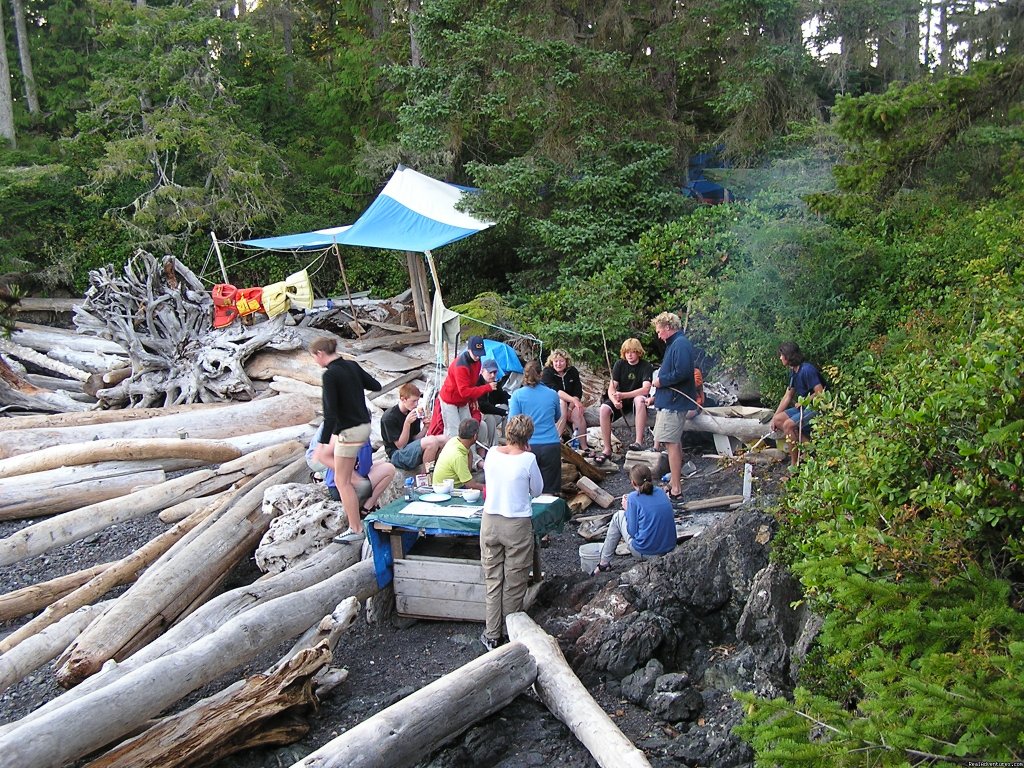 Beach dinner | Best Sea Kayaking Adventures on Vancouver Island | Image #5/15 | 