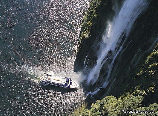 Milford Sound New Zealand | New Zealand South Island Fabulous 3 or 7-day tours | Christchurch, New Zealand | Sight-Seeing Tours | Image #1/5 | 