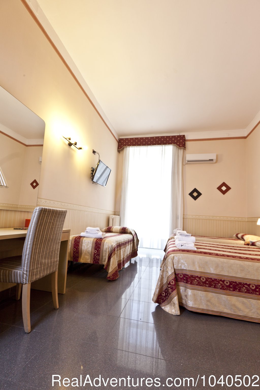 Quadruple Room | Excellent sleeping before visiting Capri an Ischia | Image #3/13 | 