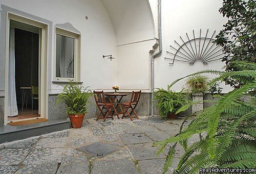 B&B The Yard | An peace's oasis near Naples, Pompei,Caserta Italy | Image #4/6 | 