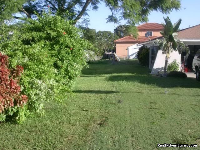 Side Yard | Baycrest II Vencie Florida | Venice, Florida  | Vacation Rentals | Image #1/6 | 