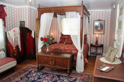 Romantic & Regal Room 2