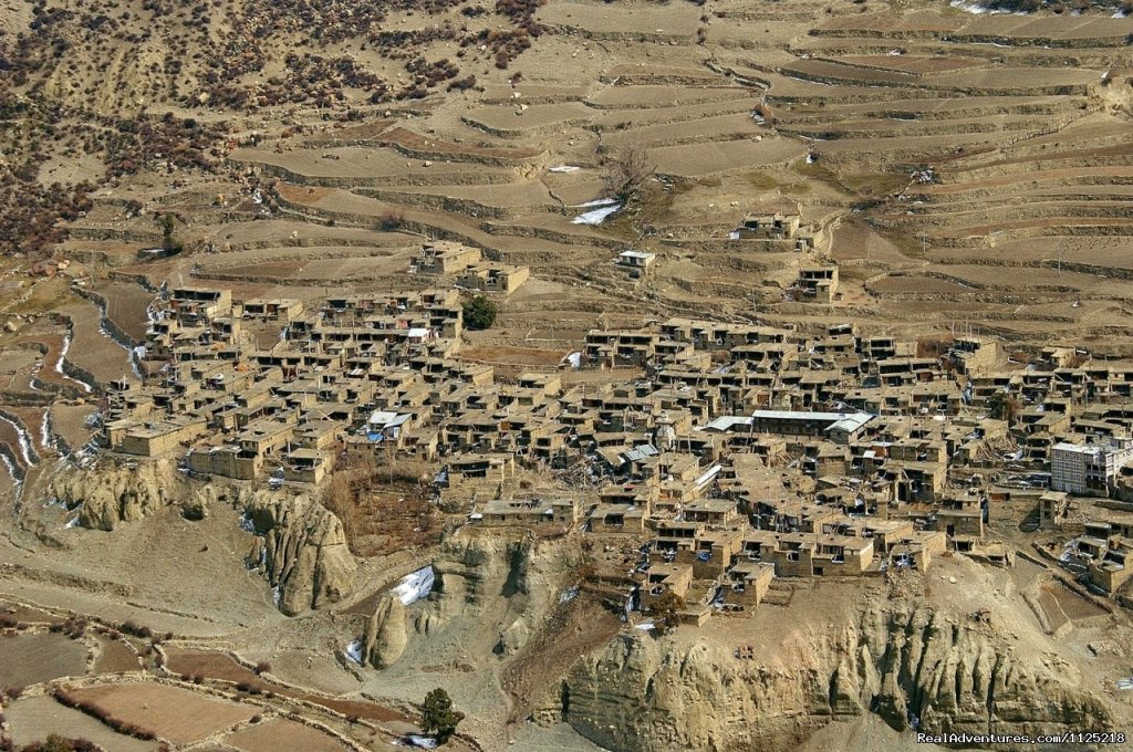 Manang  village (3,595 m) | Annapurna  Circuit  Trek Nepal | Image #12/21 | 