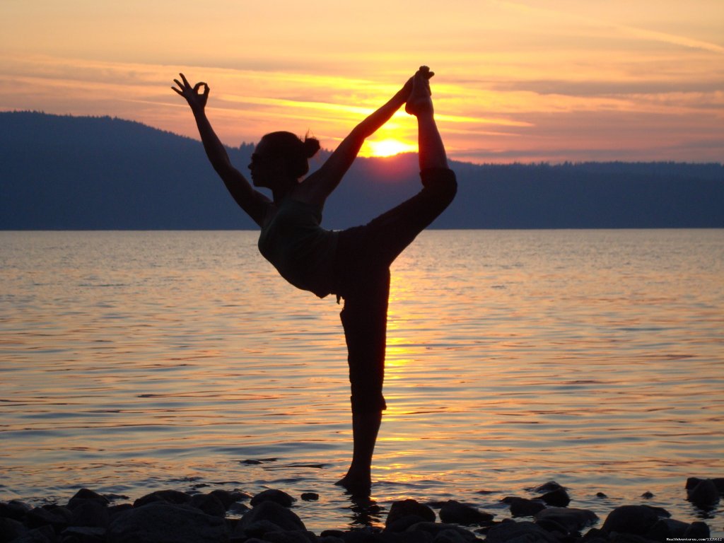 Yoga at sunset | Sea Kayak Tours Desolation Sound, British Columbia | Image #21/25 | 