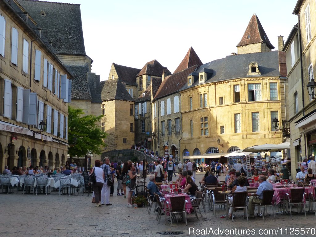 Bustling Sarlat | Cycle The Dordogne | Image #8/17 | 