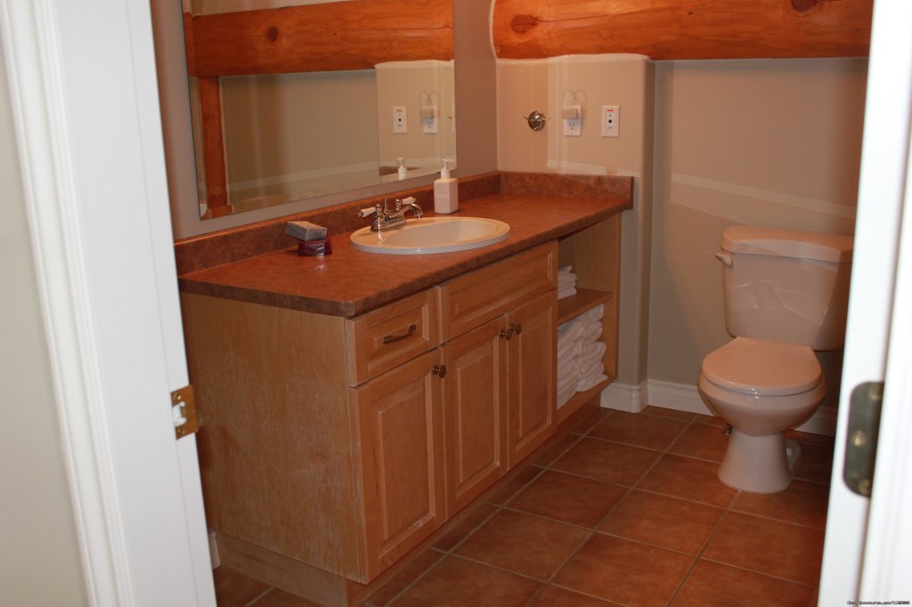 Loft bathroom | Sun Peaks Resort Private Post &Beam Chalet | Image #19/23 | 