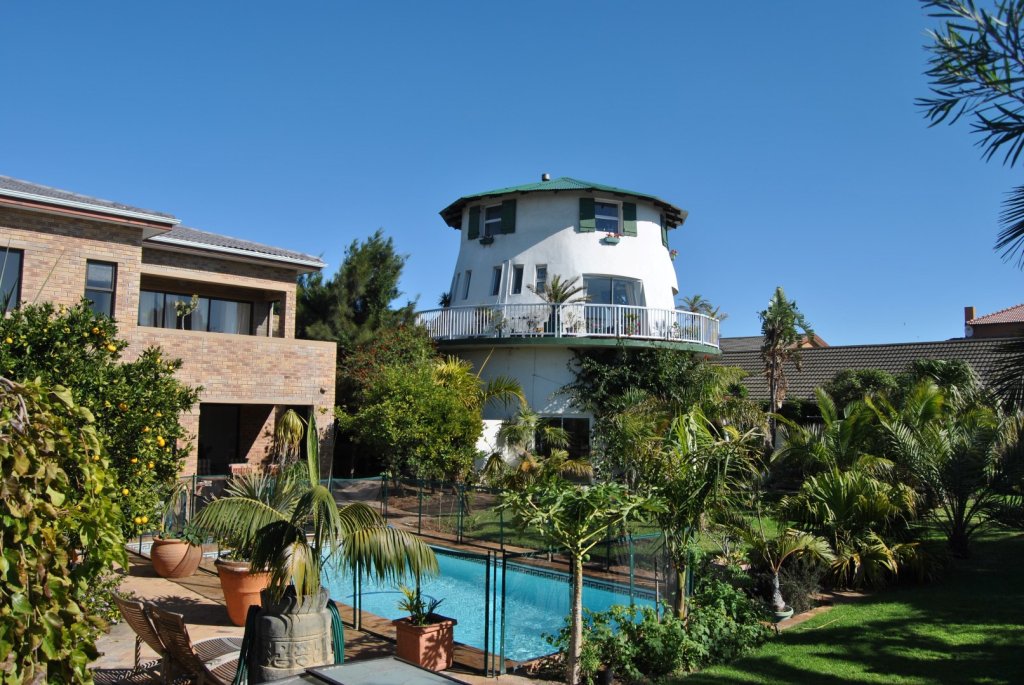 Cape Oasis Guesthouse | Table View, Cape Town, South Africa | Bed & Breakfasts | Image #1/2 | 